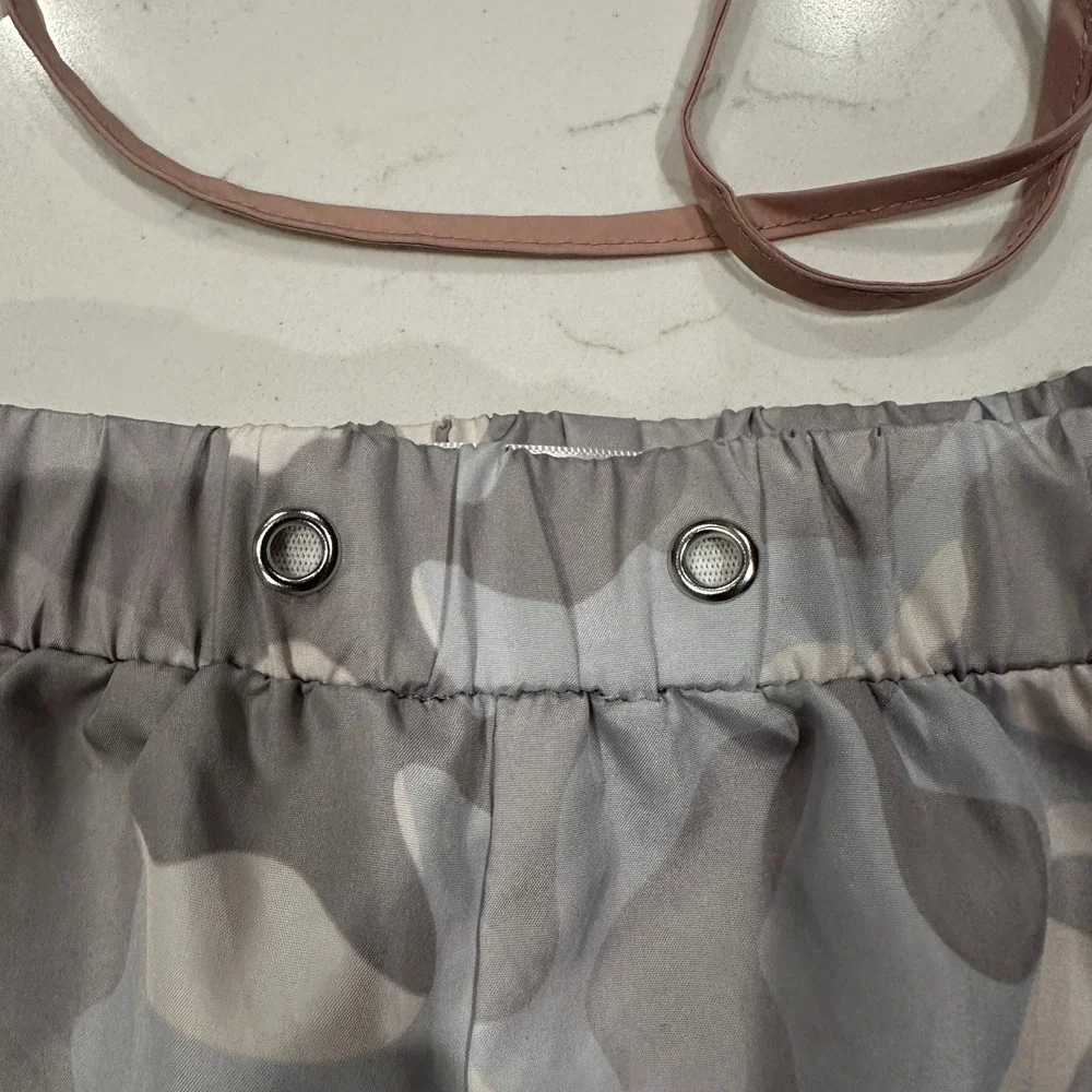 April Kiss Los Angeles Womens Camo Dolphin Shorts Grey Pink Trim Large